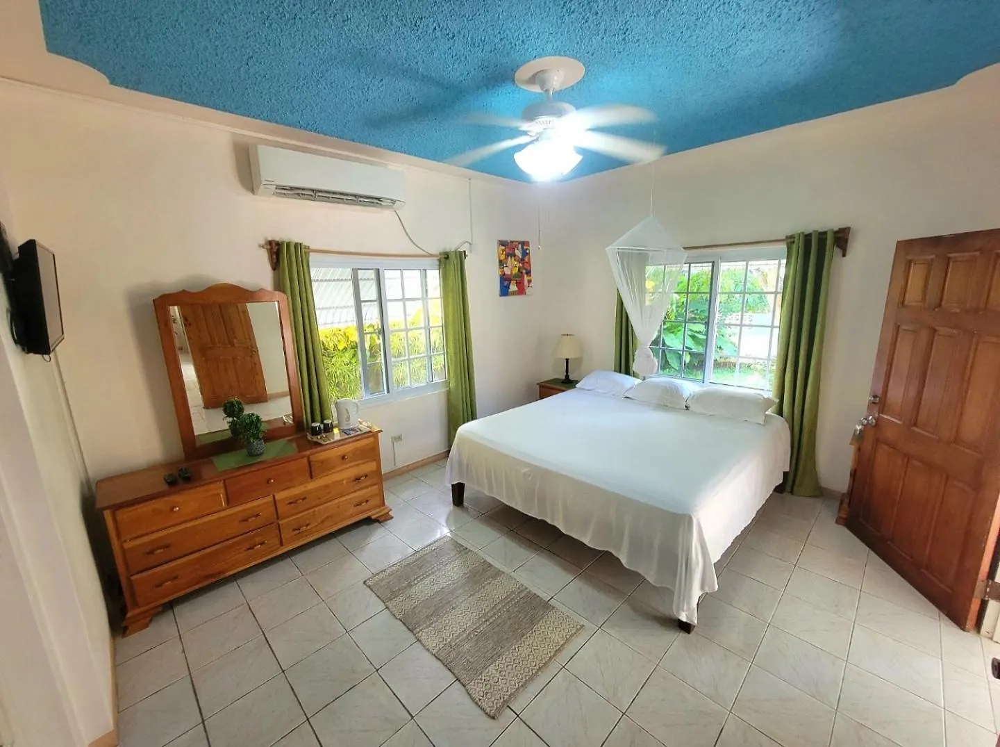 Green\'S Palace Jamaica contacts